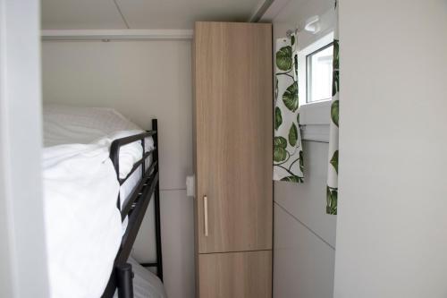 Postel nebo postele na pokoji v ubytování Houseboat uitzicht over veluwemeer, natuurlokatie, prachtige vergezichten