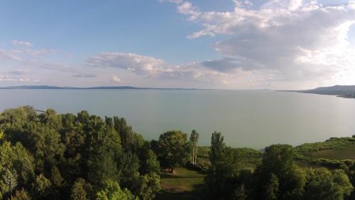 Gallery image of Zánka Vízparti Üdülő in Zánka