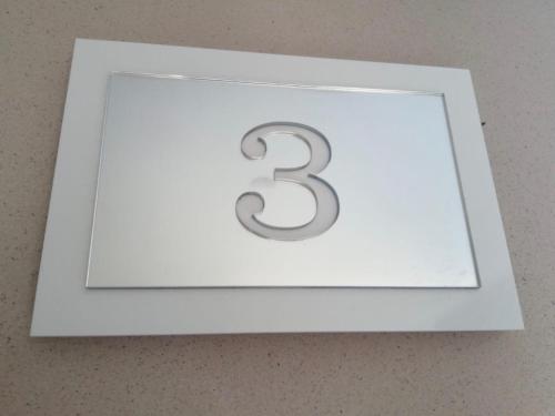 a white frame with a number three on it at APARTAMENTY POSEJDON in Świnoujście