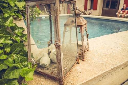 Πισίνα στο ή κοντά στο CHAMBRES D'HÔTES L'Oréliane en Provence Adults Only