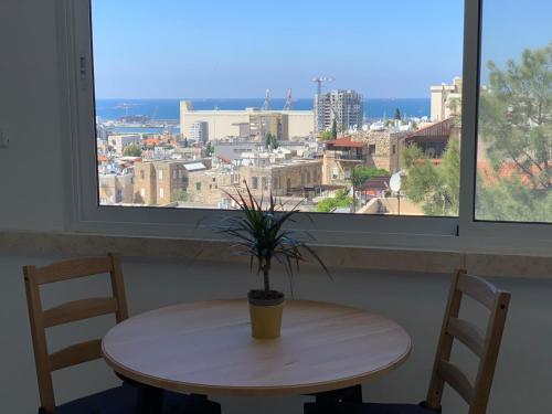 Foto da galeria de Maya New Guest House -Panoramic Sea&CityCentre View, Haifa em Haifa