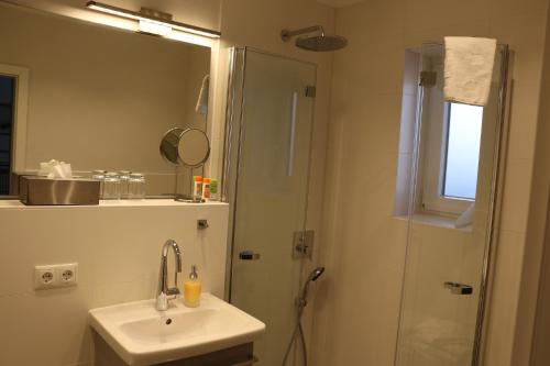 Ένα μπάνιο στο Ferienwohnung Brüssing