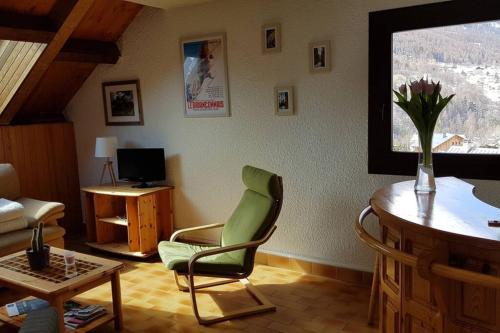 Un lugar para sentarse en APPARTEMENT T3 60M2 à Briançon dans résidence calme avec 7 couchages