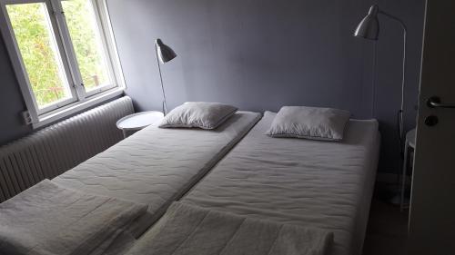 
Säng eller sängar i ett rum på Rutsbrogården

