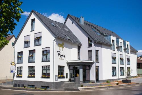 Foto da galeria de Hotel & Restaurant Goldener Pflug em Ludwigsburg
