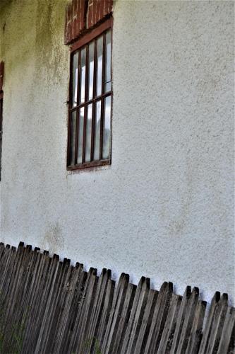 a window on the side of a building with a fence at Höblinghof in Schwarzau im Gebirge