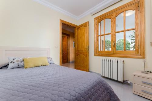 Säng eller sängar i ett rum på Villa Teulera