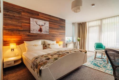 Postel nebo postele na pokoji v ubytování Hotel Hasselhof Garni Vier Sterne