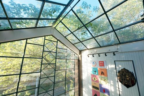 a room with a large glass ceiling with windows at Kunming Upland International Youth Hostel ,near the city center ,2 mins walk to the subway, 2 mins walk to the Green Lake, Close to Yuan tong Temple, Old street, Yunnan University, convenient payment and visa cards are accepted in Kunming