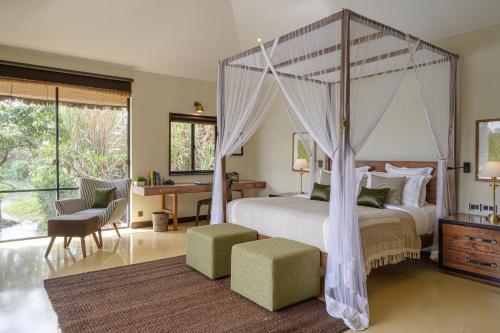 Postel nebo postele na pokoji v ubytování Water Garden Sigiriya - 30 Chic Designed Private Villas Overlooking Sigiriya