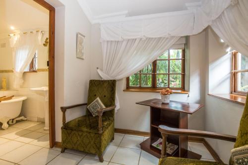 A seating area at Wendy's Country Lodge