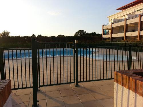 Swimmingpoolen hos eller tæt på Maison proche Golf plage et piscine à Pornic