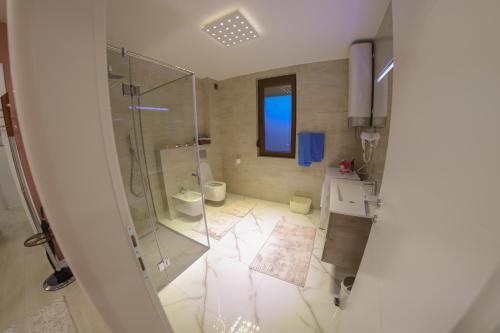 Ванная комната в Villa EDY