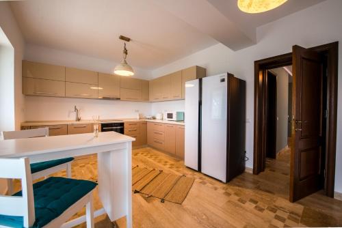 Η κουζίνα ή μικρή κουζίνα στο Vila Oia Wellness & Spa