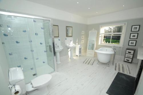 صورة لـ Substantial 6 bed House in Christchurch Dorset في كرايستشيرش