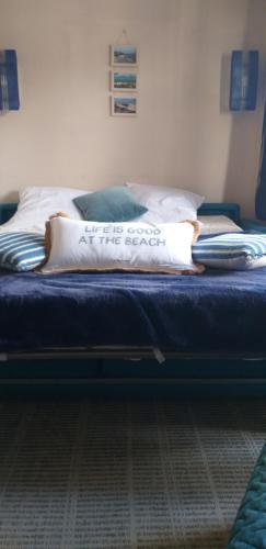 クノック・ヘイストにあるPiers de Raveschootlaanのベッド(枕付)