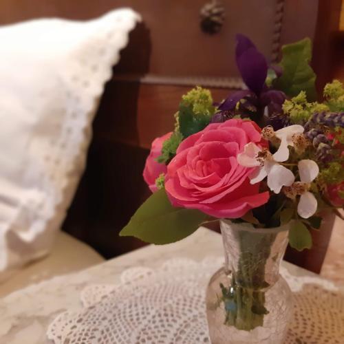 a vase filled with flowers sitting on a table at Sachserhof Ferienwohnungen in Sachsenburg in Sachsenburg