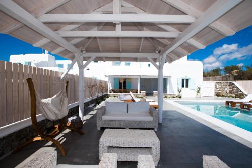 Kolam renang di atau dekat dengan TIFFANYS VILLAS