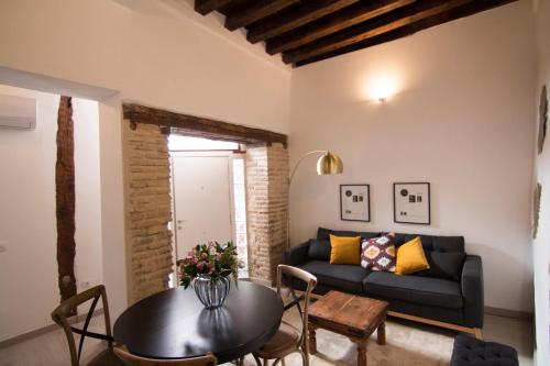 a living room with a couch and a table at Gardina Toledo in Toledo