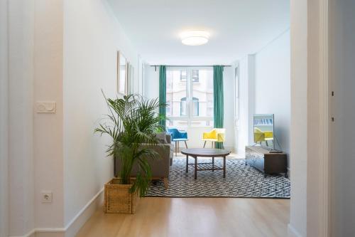 Usandizaga Apartment, Second line beach, free Parking