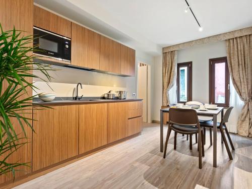 a kitchen and dining room with a table and chairs at Brand new boutique apartment in the heart of Venice in Venice