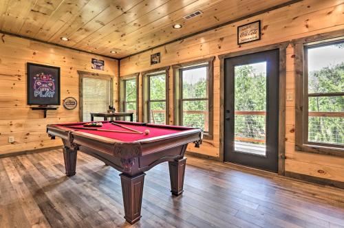 Modern Gatlinburg Cabin with Hot Tub, Game Room