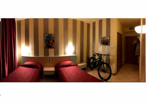 a room with two red chairs and a bike at Mini Hotel in Asti