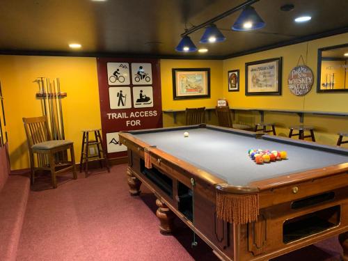 a billiard room with a pool table in it at Peaks Lodge in Revelstoke