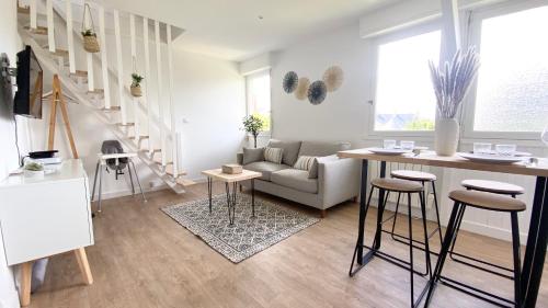 a living room with a table and a couch at T2 Confort Sillon St Malo in Saint Malo