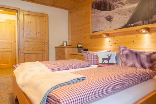a bedroom with a bed with red and white pillows at Das Tannacker - Ferienwohnungen Hartmann in Fischen