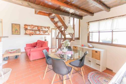 a living room with a table and a pink couch at Solivo Farm in Cannobio