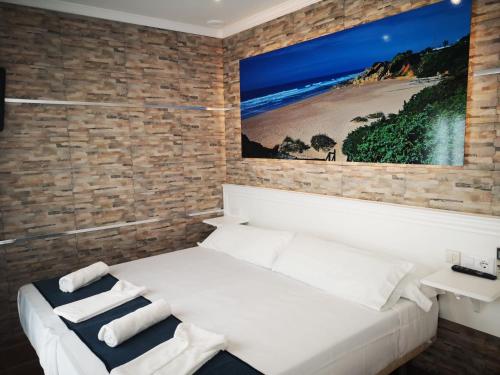 Кровать или кровати в номере Hostal Costa De La Luz
