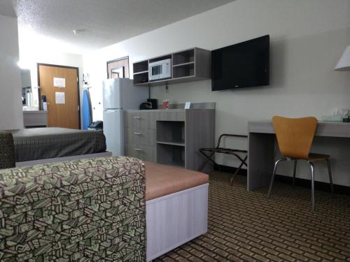 Bearcat Inn and Suites – Photos 3