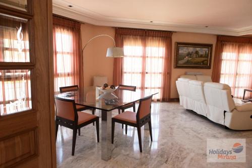 Χώρος καθιστικού στο HOLIDAYS MIRANA