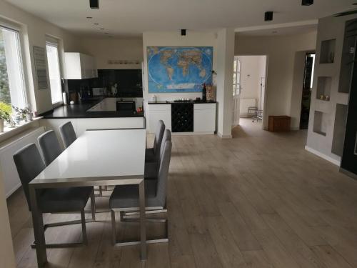 a kitchen and dining room with a table and chairs at Dom nad jeziorem na Kaszubach in Miszewko