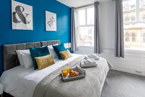Postel nebo postele na pokoji v ubytování Stylish Apartment in the heart of Newcastle centre