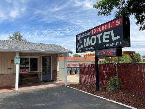 a sign for a motel in front of a building at Dahl's Motel in Oroville