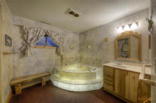 Knotty Pine Cabin – Photos 5