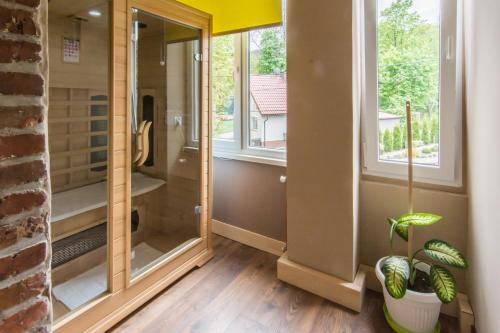 Kúpeľňa v ubytovaní Apartamenty Izerskie - ul. Wczasowa 8