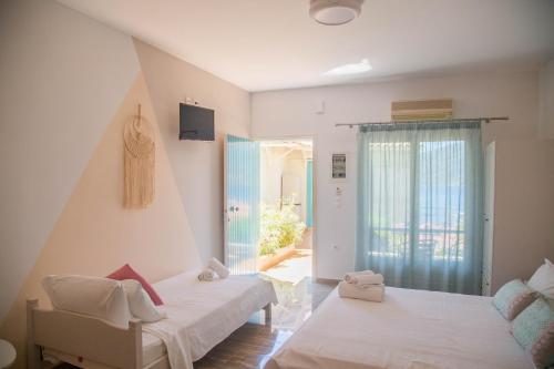 Gallery image of Theodora Rooms in Poros