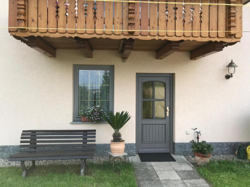 a house with a door and a bench in front of it at Ferienwohnung Prüfer in Greiz