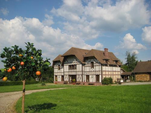 Imagen de la galería de Le Pommier Doux, maison d'hôte du Domaine du Château d'Argeronne, en La Haye-Malherbe