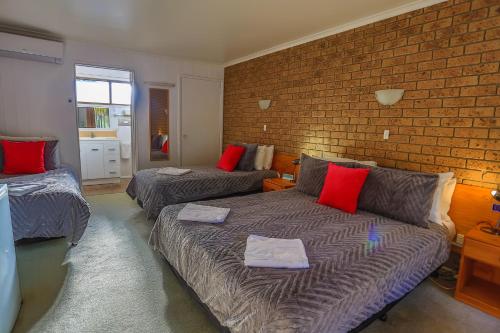 a living room with a couch and a bed at Mountain View Motor Inn & Holiday Lodges in Halls Gap