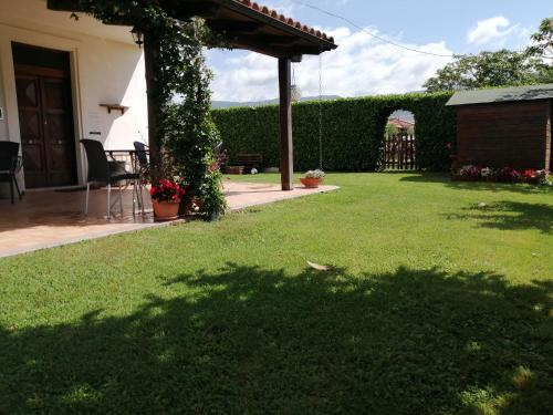 Taman di luar B&B Il Tiglio