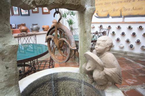 Der Swimmingpool an oder in der Nähe von Hotel Maria Mixteca