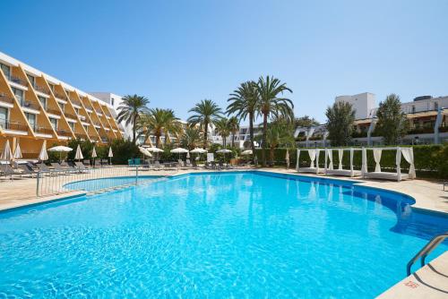 Bazén v ubytování Protur Sa Coma Playa Hotel & Spa nebo v jeho okolí