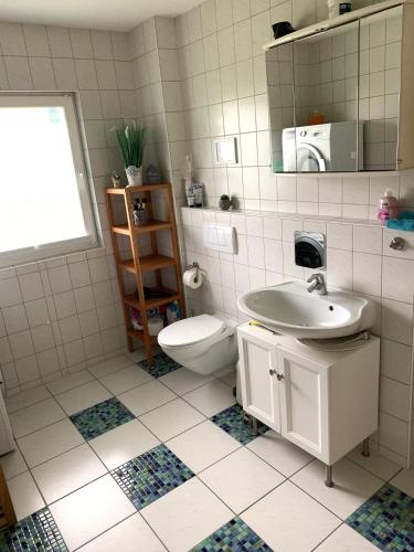 a bathroom with a sink and a toilet at Deichgraf - Hedwig meine Perle in Hedwigenkoog