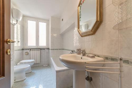 Een badkamer bij Piazza Vittorio Exclusive Apartment