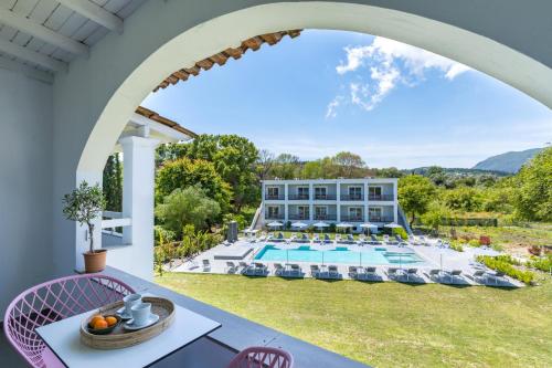 Majoituspaikan La Maison Corfu - Adults Only uima-allas tai lähistöllä sijaitseva uima-allas