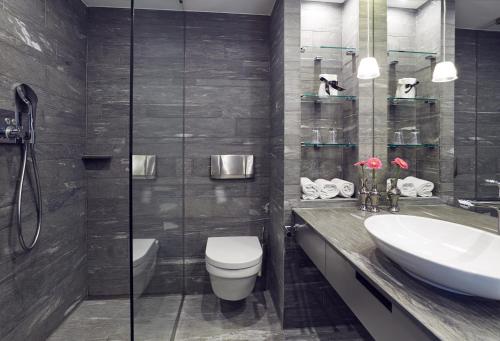 Bilik mandi di Swissôtel Amsterdam